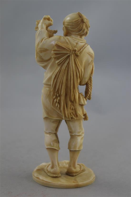 A Japanese ivory figure of a farmer, Meiji period, 16.5cm